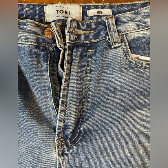 New Look “Tori” Mom Jeans - Picture 5 of 9